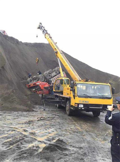 千山区上犹道路救援